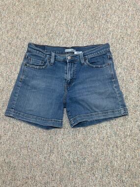 Levi’s 515 Jean Shorts Size 6 Medium Wash~Zipper Fly